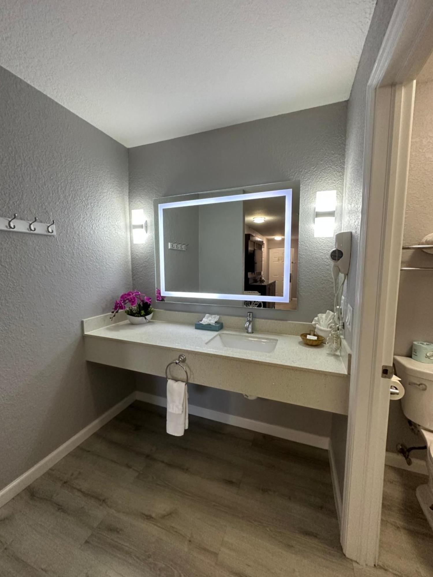 Lantern Inn & Suites - Sarasota Zewnętrze zdjęcie